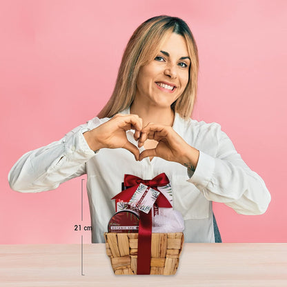 - Set De Bain Pour Femme CHERRY SPA Dans Un Panier - Set De Soins 4 Pièces Avec Gel Douche, Sel De Bain & Lotion Pour Le Corps - Cadeau Bien-Être Anniversaire Ou Saint-Valentin | 150 Ml De Gel Douche, 60 Ml De Lotion Pour Le Corps, 150 G De Sel De Bain, Éponge En Maille De 10 G, Panier En Jonc De Mer